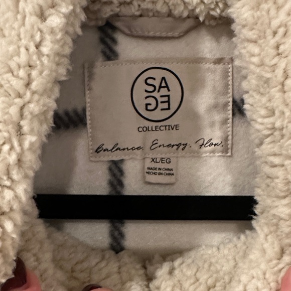 Cascade Collective Cream Sherpa Vest - Picture 2 of 3